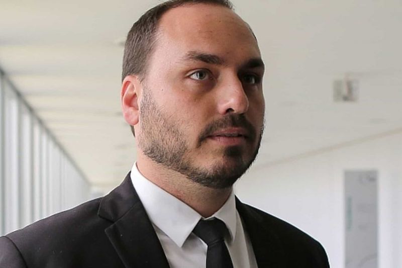 Carlos Bolsonaro ataca GSI e abre nova crise com militares