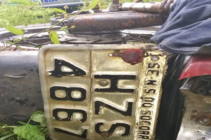 Homem morre depois de perder controle de moto e bater em placa de sinalização em Canindé