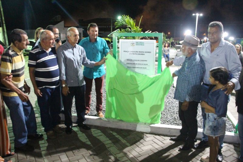 Praça do Povoado Sinimbu é entregue e marca retomada de grandes obras em Delmiro Gouveia