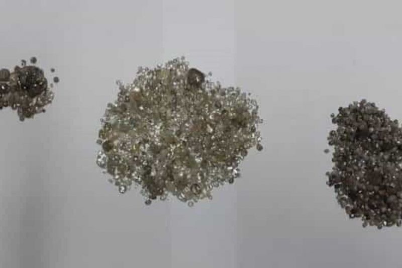 Mulher é presa com 2 mil pedras preciosas escondidas na calcinha