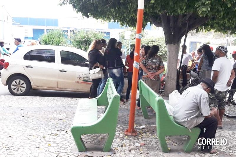 Mulher fica ferida em acidente provocado por carro locado à prefeitura de Delmiro Gouveia