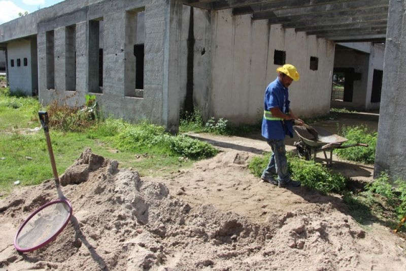 Prefeito Padre Eraldo retoma obras das creches abandonadas desde 2014