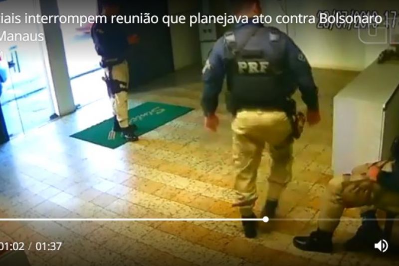 Policiais interrompem reunião de movimentos sociais e professores contra Bolsonaro