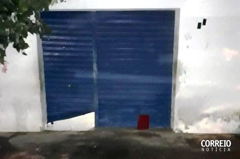 Criminosos arrombam porta, invadem ‘lan house’ e furtam equipamentos eletrônicos em Inhapi