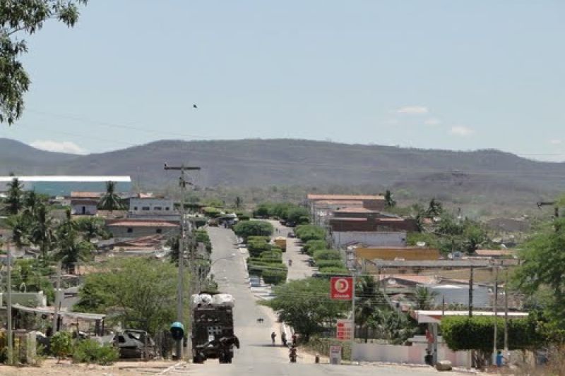 Polícia procura suspeito de matar um e balear outro dentro de bar na zona rural de Canapi