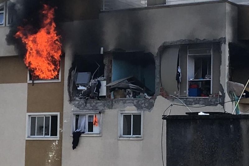 Uso errado de produto para impermeabilizar sofá causou explosão e fogo em apartamento