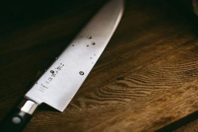 Mulher é suspeita de matar marido a facadas e entregar pênis à amante na Paraíba