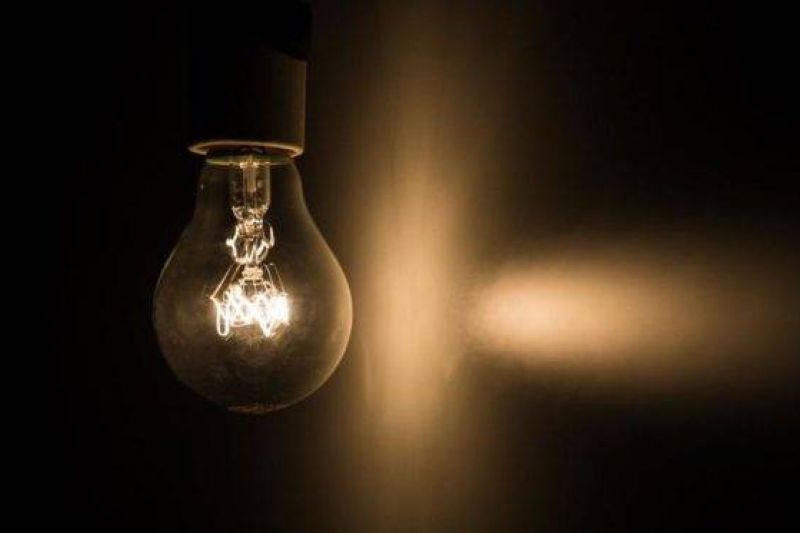 Conta de luz continuará com cobrança extra em setembro, diz Aneel