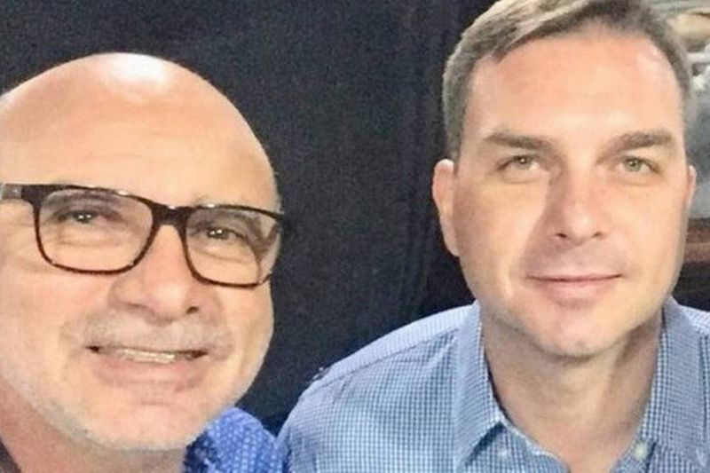 Mulher de miliciado de grupo de matadores trabalhou em gabinete de Flávio Bolsonaro