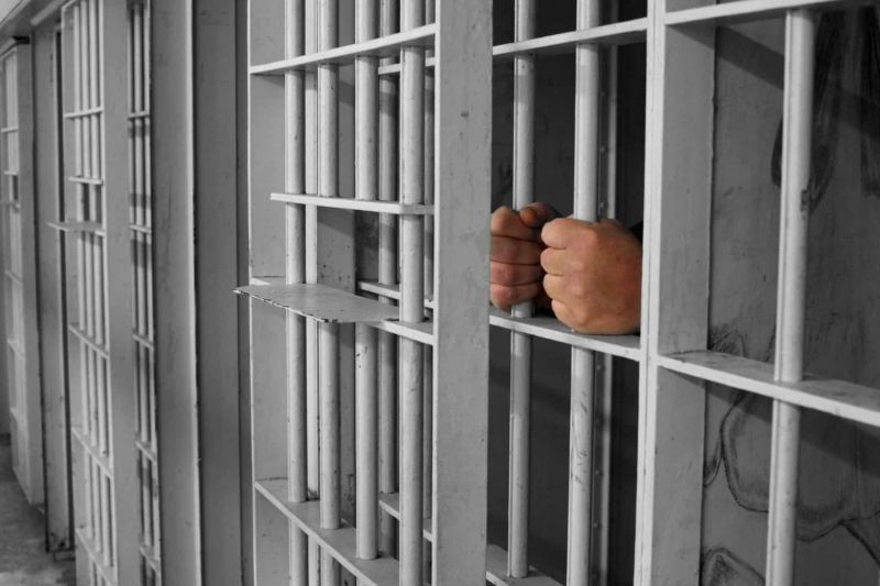 Pai é preso suspeito de alugar casa para estuprar a própria filha