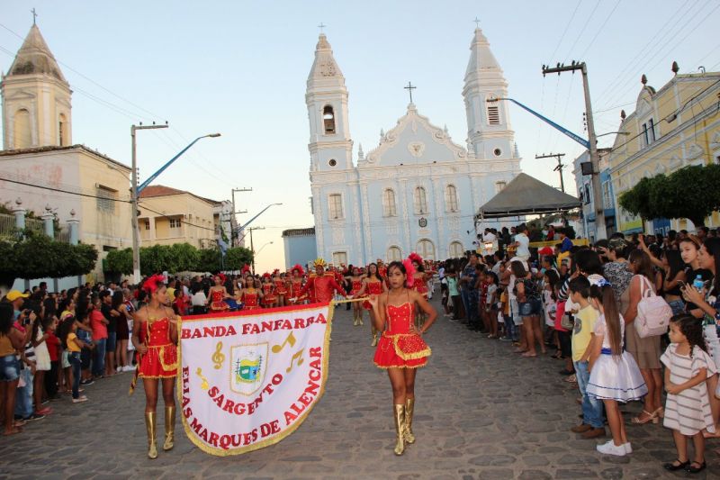 Prefeitura de Água Branca mantém tradição e realiza desfile 7 de setembro e atrai multidão