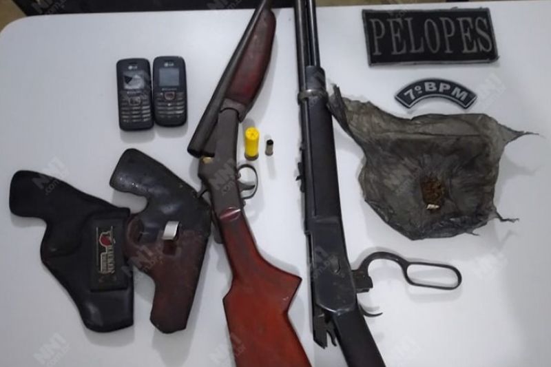 Pai e filho são presos em Santana do Ipanema com armas e munição escondidas em curral