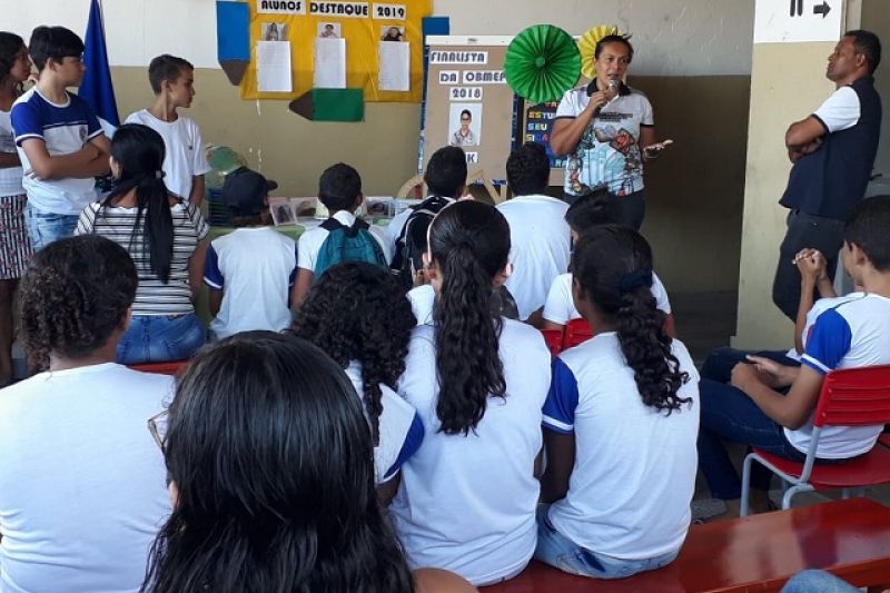 Alunos recebem homenagem e congratulações pelas Olimpíadas de Português e Matemática