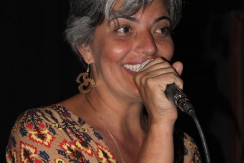 Mulher trancada em casa que foi incendiada por ex de amiga morre em hospital