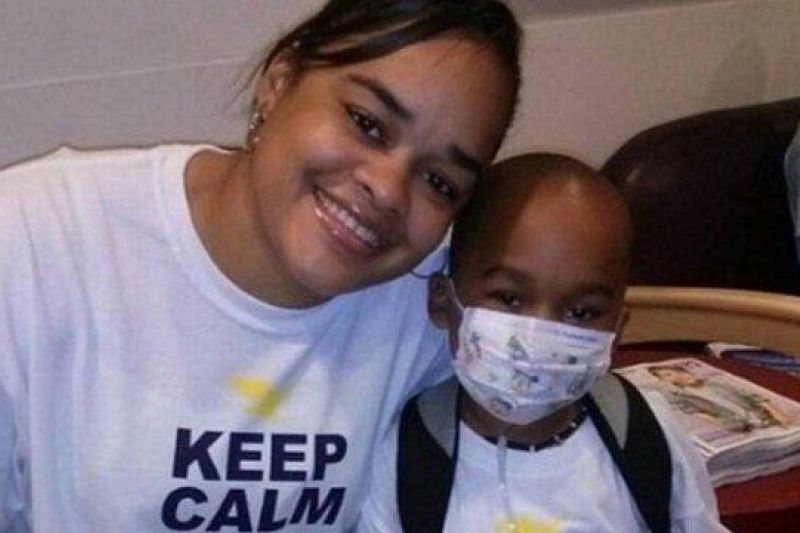 Mãe é condenada por fingir que filho era doente e submetê-lo a 13 cirurgias desnecessárias