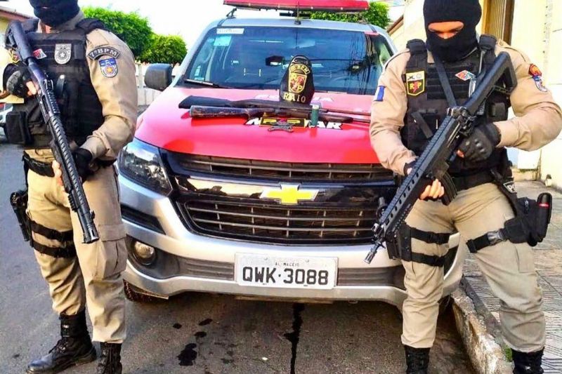 Homem é preso e polícias encontram armas e munição na casa dele em Santana do Ipanema