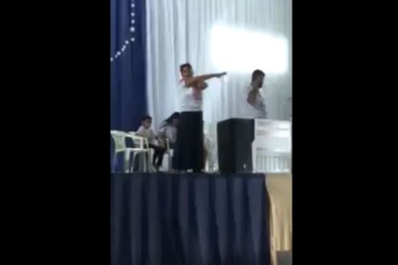 Professora é presa e arrastada por policiais dentro de igreja no Mato Grosso