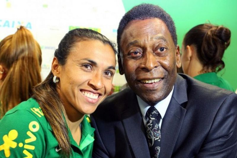 Internautas ficam divididos em enquete sobre mudança do Rei Pelé para Rainha Marta