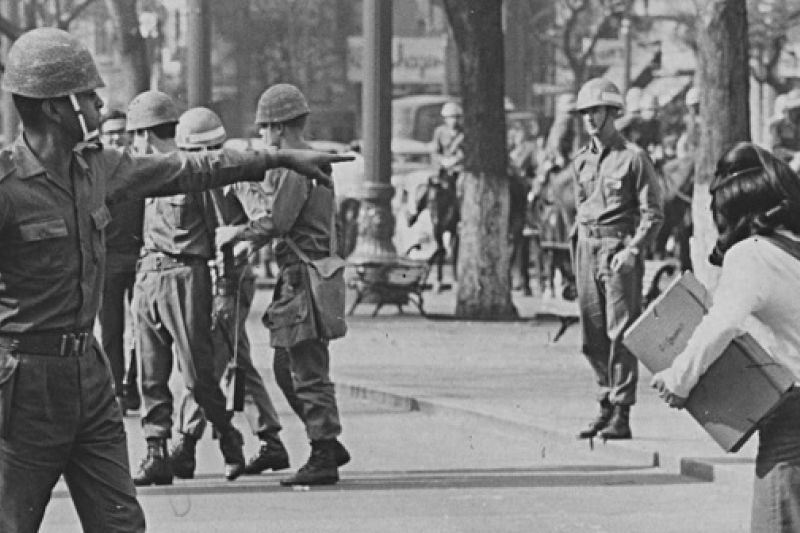 Ex-delegado vira réu por queimar corpos durante a Ditadura Militar no Brasil