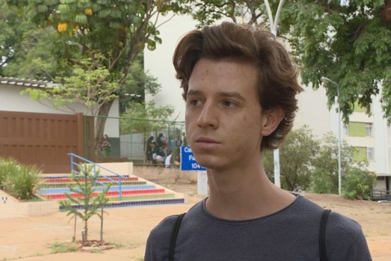 Professor que pediu redação sobre 'sexo oral e anal' a alunos vai ser ouvido pela polícia