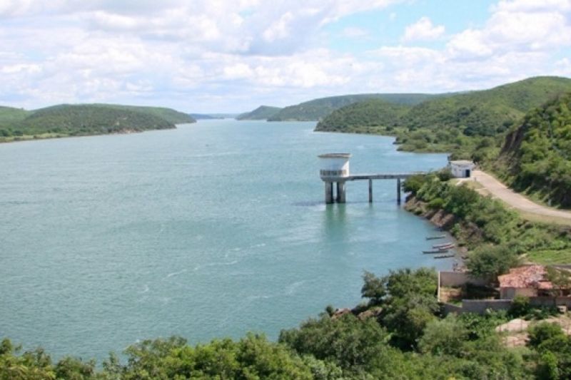 Casal retira vazamentos em adutora da Bacia Leiteira nesta quinta-feira (21)