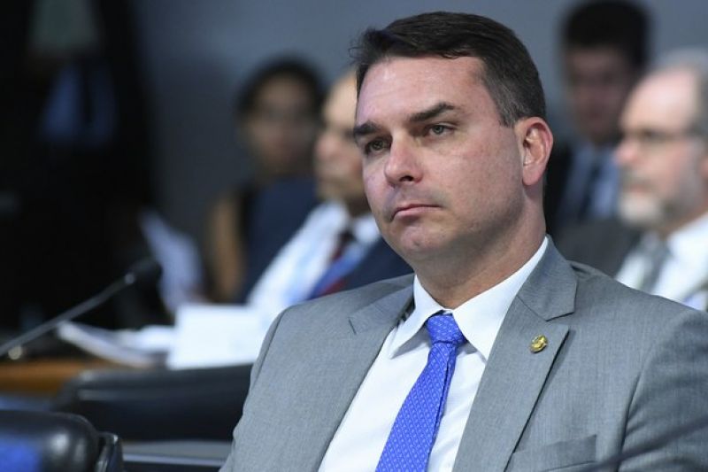 MP abre novo inquérito para apurar funcionários fantasmas em gabinete de Flávio Bolsonaro