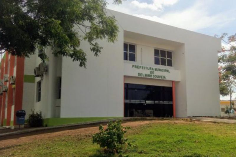 Prefeitura de Delmiro Gouveia contrata empresas por R$ 350 mil para compra de leites