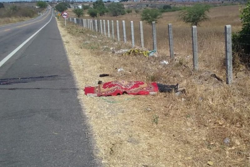 Jovem é encontrado morto a margem de rodovia federal em Poço das Trincheiras