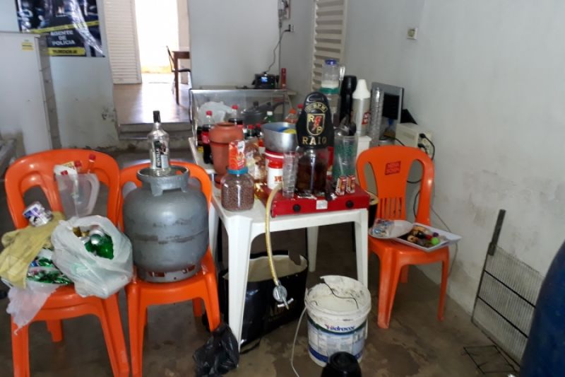 Suspeito de furtar bebidas, cigarros, botijão de gás e pote de açaí é preso em Santana