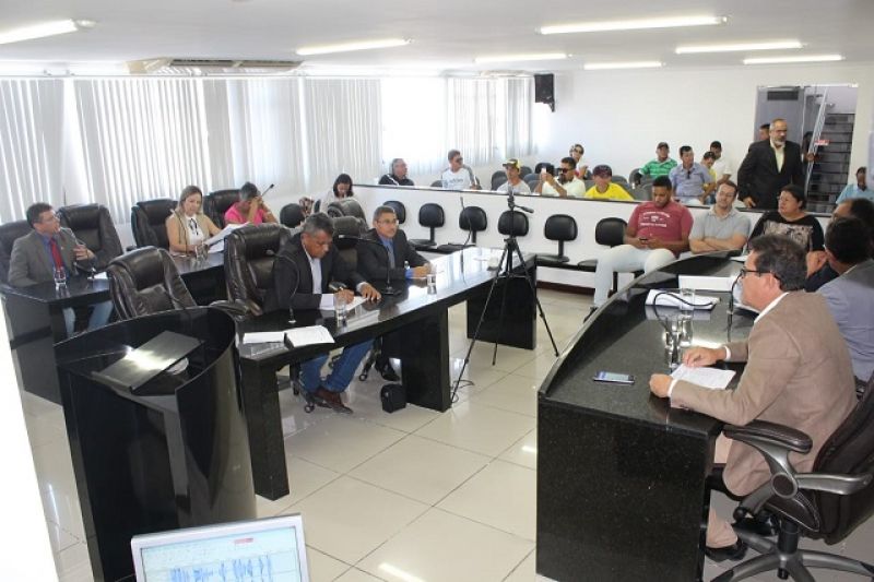 Vereadores sugerem criação de comissão para fiscalização de agências bancárias em Delmiro