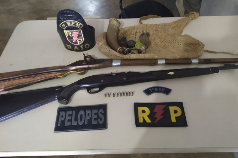 Polícia apreende armas, munições, pólvora e chumbo em Poço das Trincheira