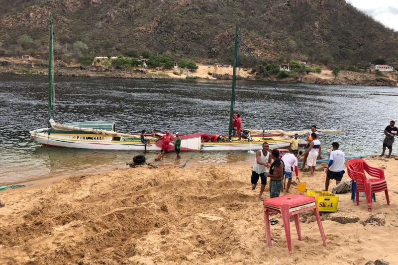 Prefeitura de Piranhas age rapidamente e Canoa de Tolda volta a flutuar