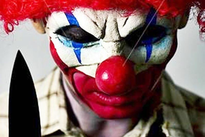 Vestido como palhaço, homem é preso ao ser flagrado com facão em rua de Santana do Ipanema