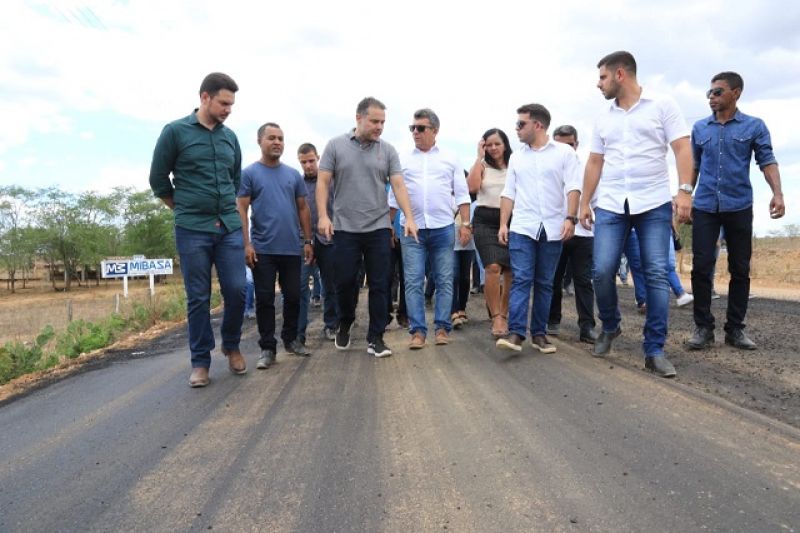 Obras de pavimentação avançam nos municípios de Pindoba e Belo Monte