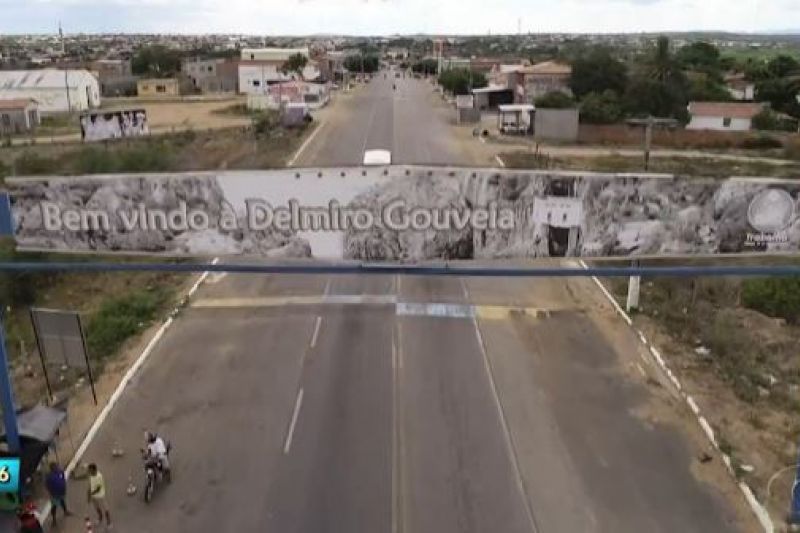 Duas horas após o roubo em Delmiro Gouveia, polícias recuperam carro em Paulo Afonso