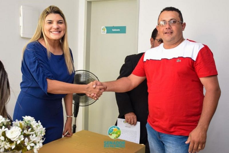 Prefeita Jeane Moura empossa novos diretores da rede municipal de Ensino