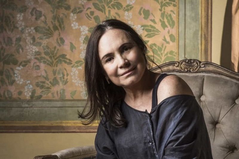 Sem status de ministra, Regina Duarte ficará subordinada a Bolsonaro