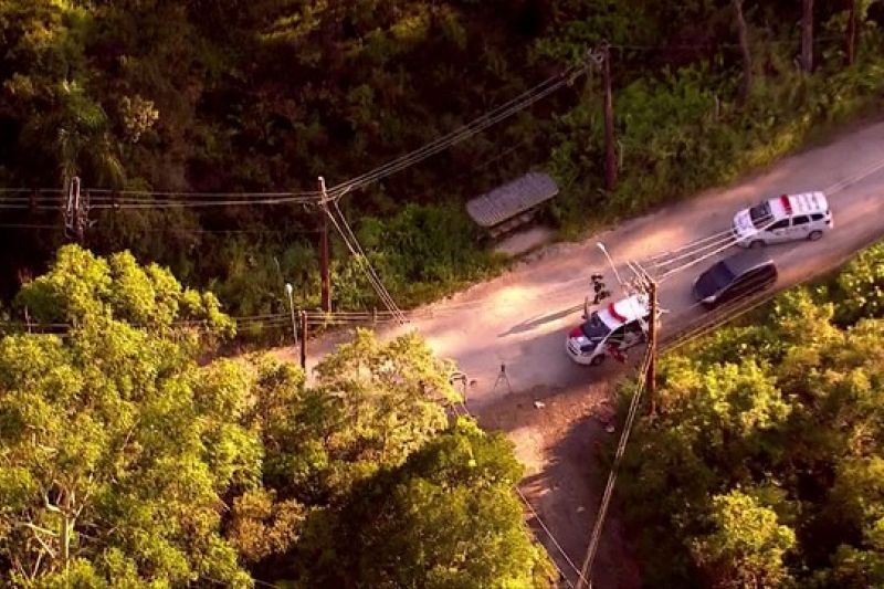 Polícia prende filha de casal que morreu carbonizado dentro de carro em SP