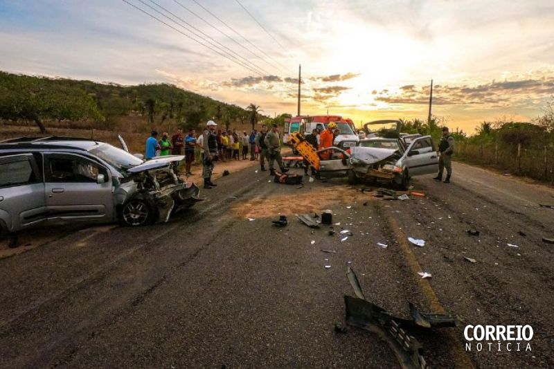 Ultrapassagem malsucedida termina com colisão e 5 feridos em São José da Tapera