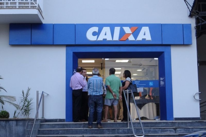 Governo Bolsonaro prepara demissões e fechamento de agências da Caixa Econômica Federal