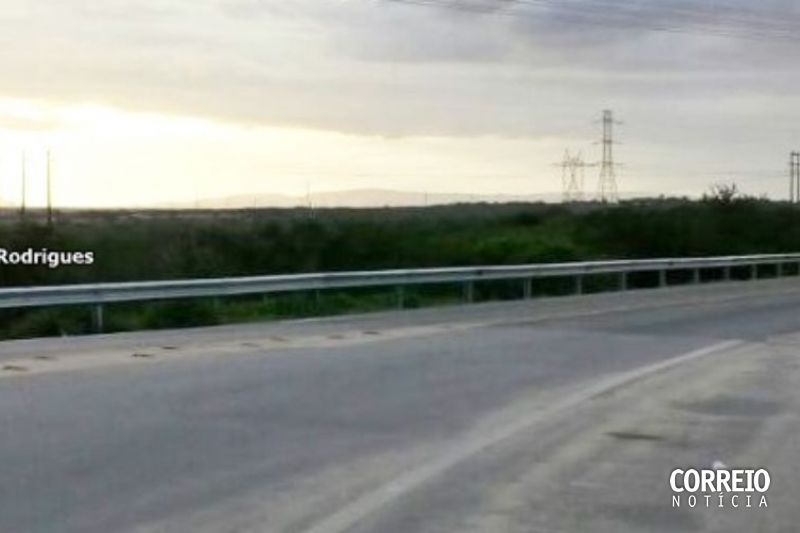 Caminhão tem os pneus furtados por criminosos em trecho da BR-423 em Delmiro Gouveia