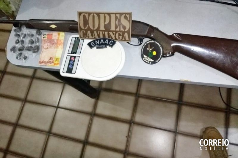 Abordagem policial durante Carnaval resulta na prisão de homem e apreensões em Piranhas