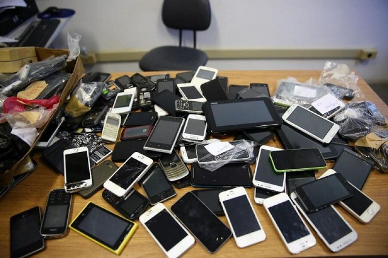 PC prende 9 pessoas que tentaram viajar para África com 550 celulares furtados no carnaval