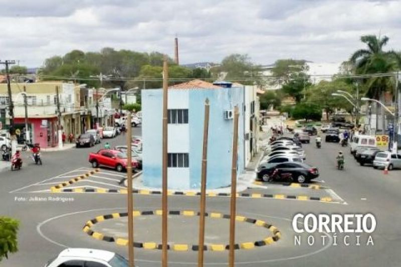 Polícia captura homem embriagado e com arma de brinquedo na cintura em Delmiro Gouveia