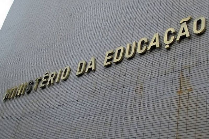 Ministério da Educação contrata para fornecer material escolar empresa investigada pela PF