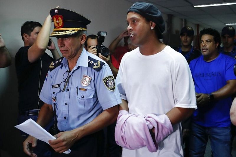 Justiça do Paraguai mantém prisão de Ronaldinho Gaúcho e irmão