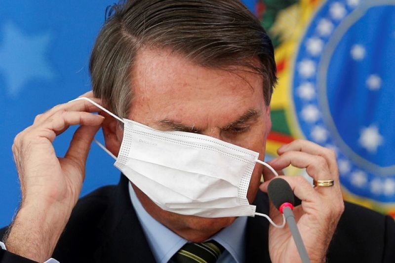 Sobe para 22 o total de pessoas que estiveram com Bolsonaro nos EUA e têm coronavírus