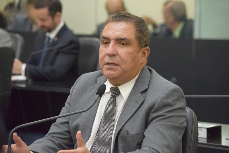 Inácio solicita isenção de cobrança de água e energia para cidadãos de baixa renda