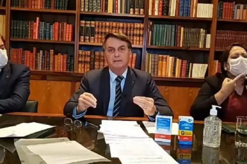 'Coronavírus não passará em lotéricas porque vidro é blindado', diz Bolsonaro