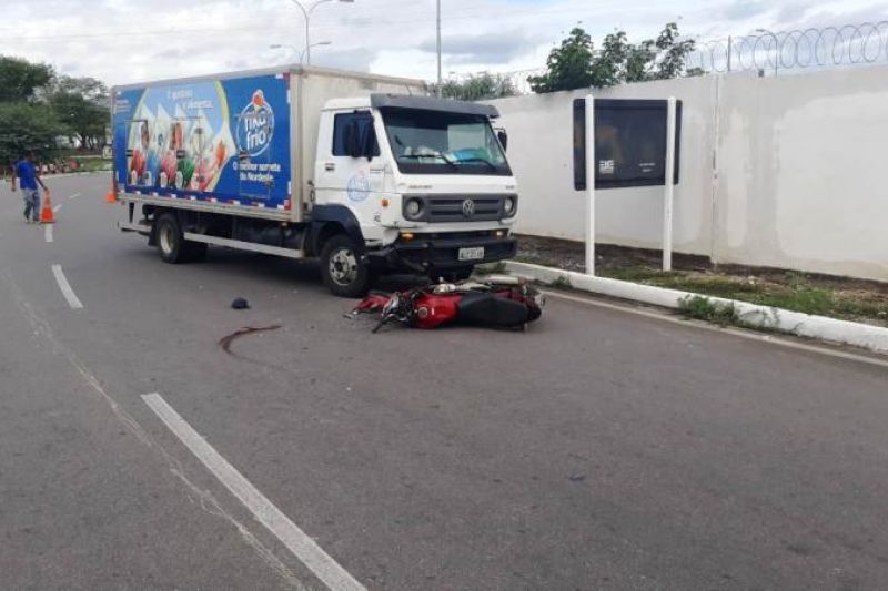 Canapi: suspeito de assalto é preso após bater moto em caminhão ao tentar fugir da polícia